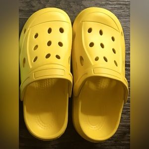 New Men’s size 6 yellow sandals